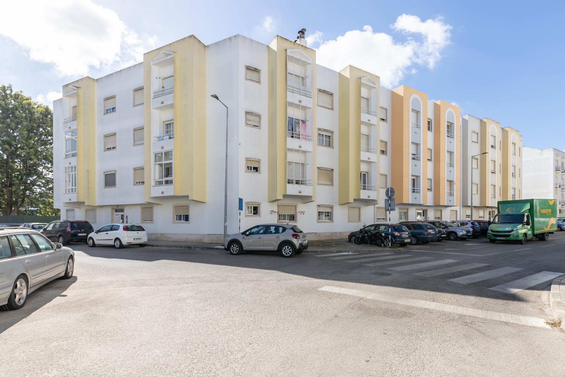 Excelente Apartamento T3 Remodelado - Quinta de Cima, Torre da Marinha!