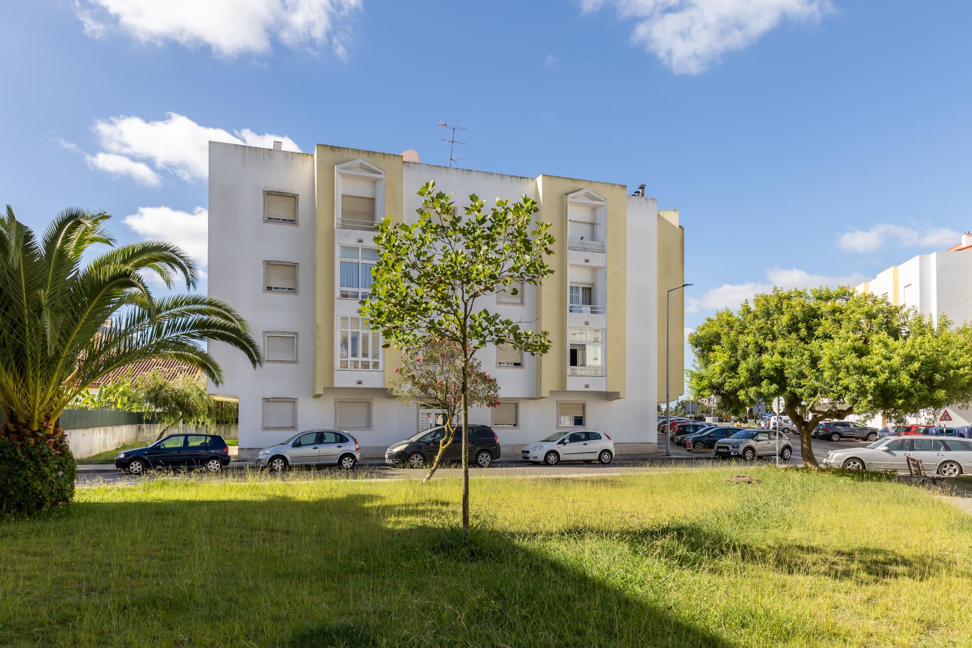 Excelente Apartamento T3 Remodelado - Quinta de Cima, Torre da Marinha!