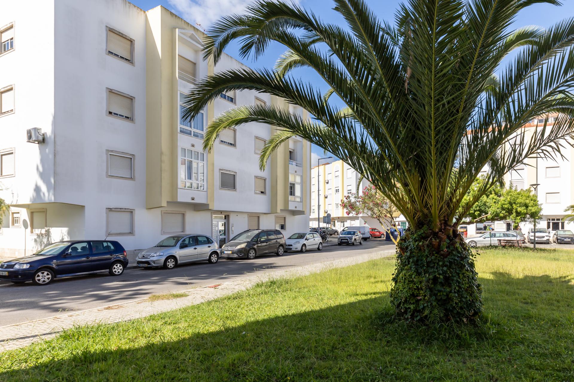 Excelente Apartamento T3 Remodelado - Quinta de Cima, Torre da Marinha!
