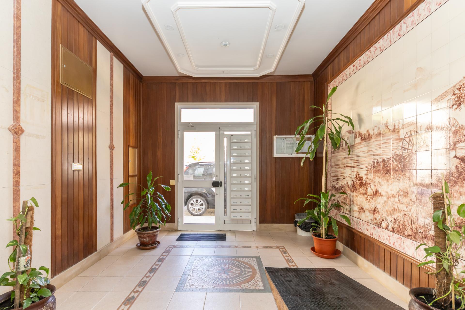 Excelente Apartamento T3 Remodelado - Quinta de Cima, Torre da Marinha!