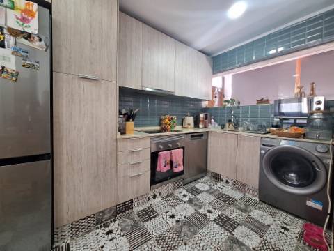 Apartamento T2 totalmente remodelado junto à Baía do Seixal