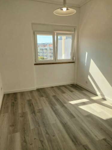 Apartamento T4 Laranjeiro