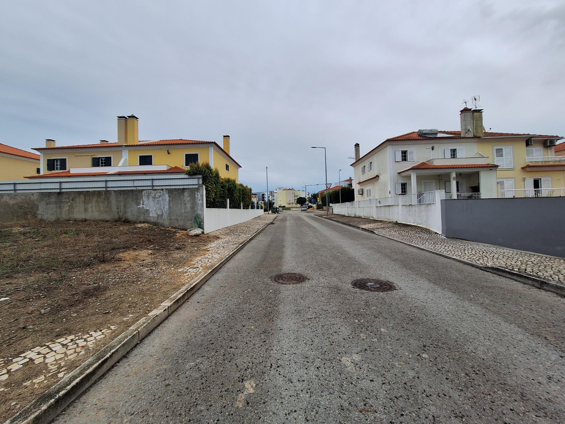 Terreno Urbano para Moradia Isolada