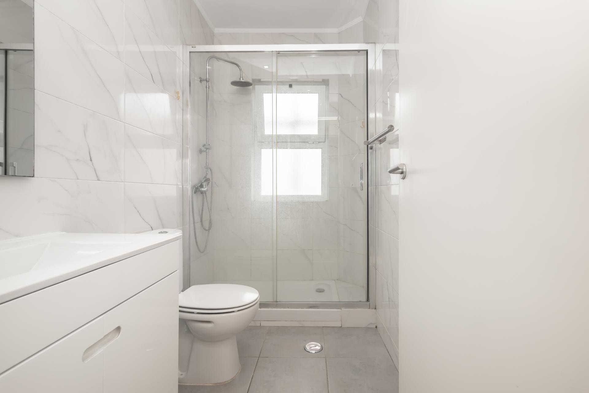 Apartamento T3, Remodelado, com Suite na Torre da Marinha!!!