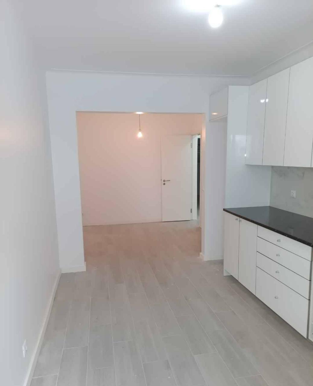 Apartamento T2 + 1 com quintal Remodelado