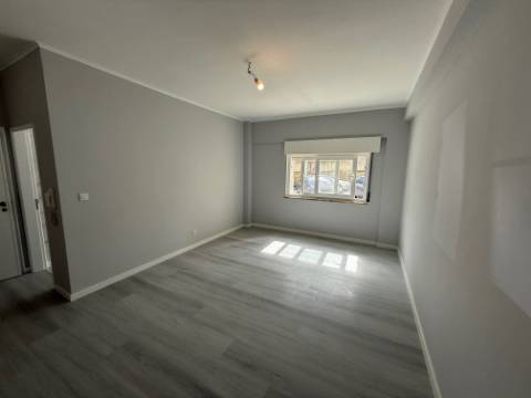 Apartamento T3, Laranjeiro!!!