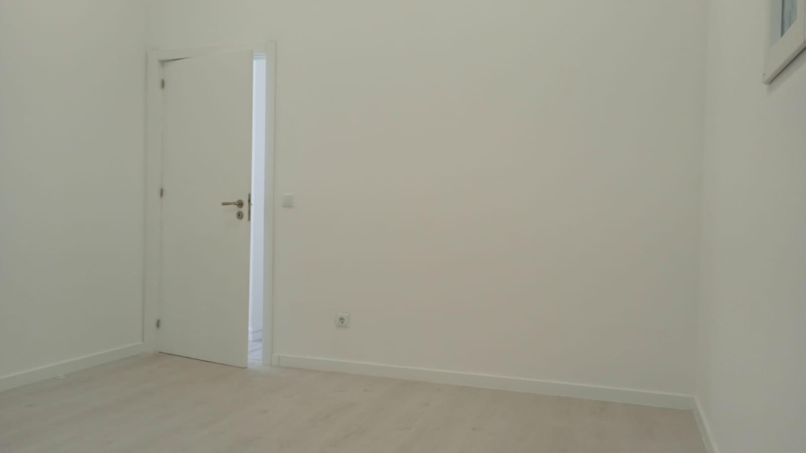 Loja com terraço transformada em habitação