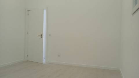 Loja com terraço transformada em habitação