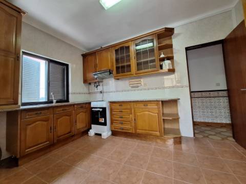 Andar de Moradia - R/C | Amora para Arrendamento