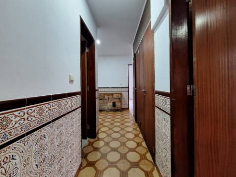 Andar de Moradia - R/C | Amora para Arrendamento