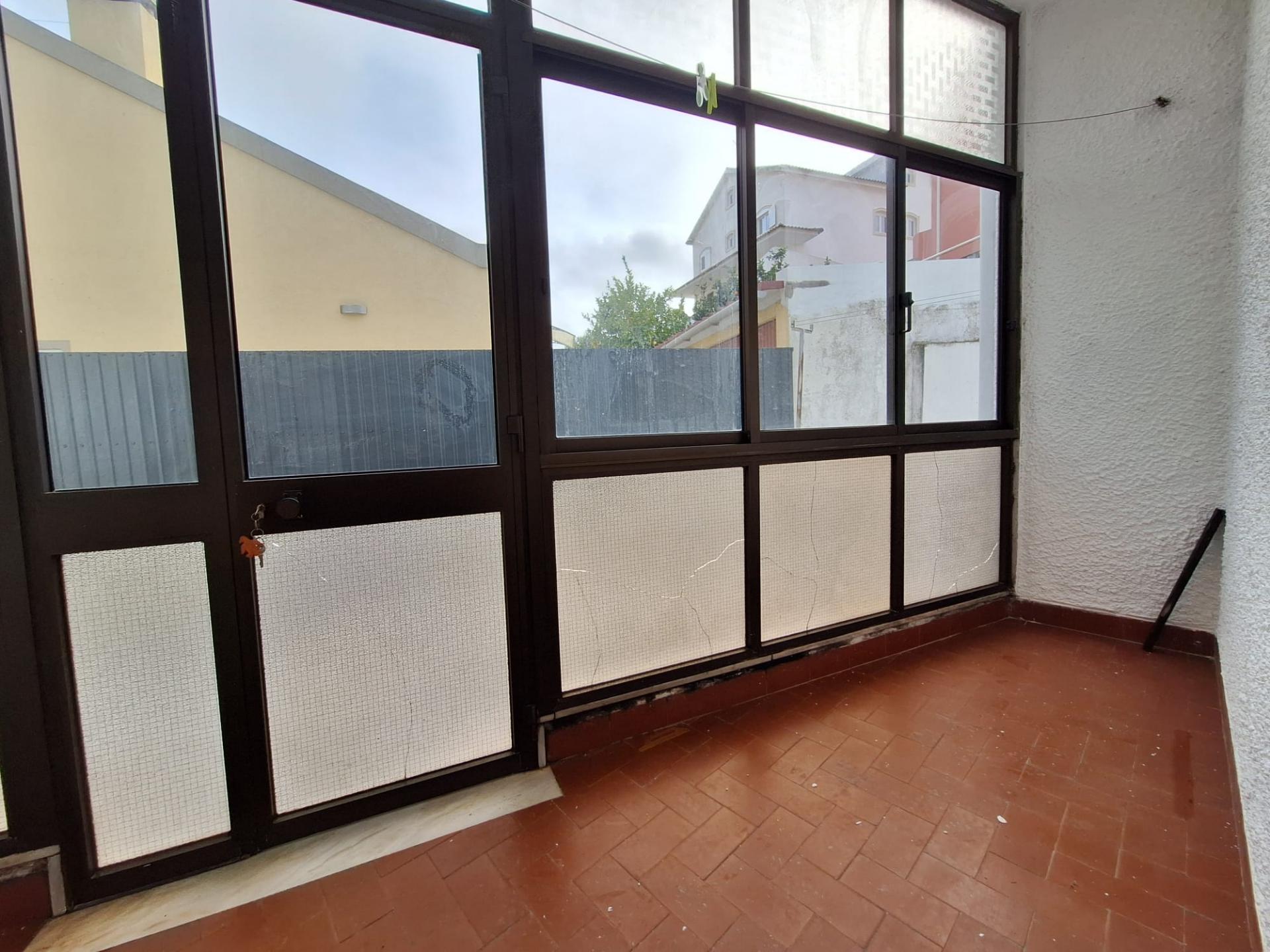 Andar de Moradia - R/C | Amora para Arrendamento