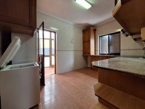 Andar de Moradia - R/C | Amora para Arrendamento