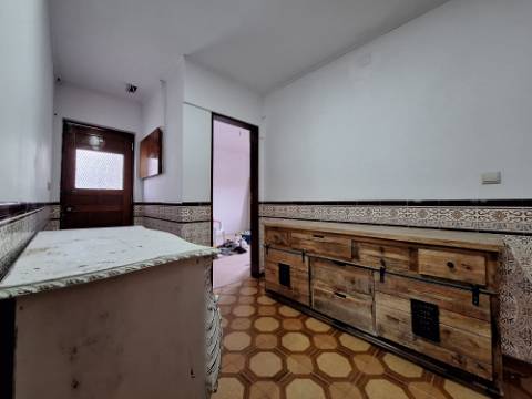 Andar de Moradia - R/C | Amora para Arrendamento