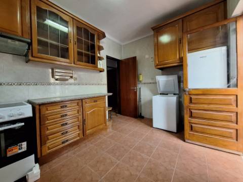 Andar de Moradia - R/C | Amora para Arrendamento