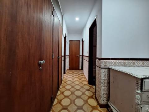 Andar de Moradia - R/C | Amora para Arrendamento