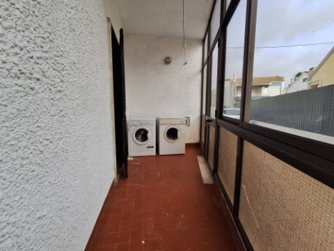 Andar de Moradia - R/C | Amora para Arrendamento