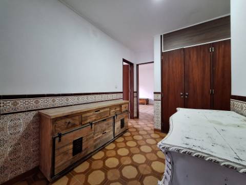 Andar de Moradia - R/C | Amora para Arrendamento