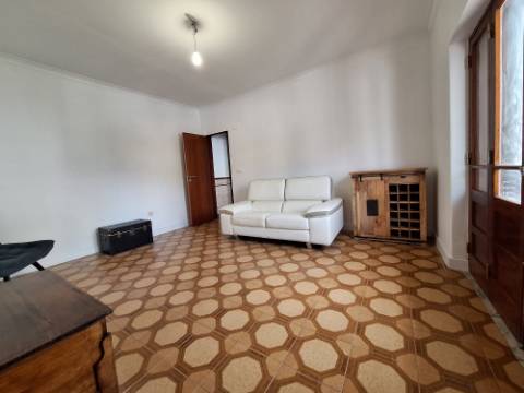 Andar de Moradia - R/C | Amora para Arrendamento