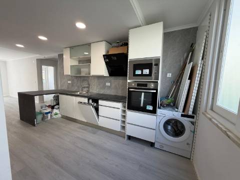 Apartamento T2 remodelado Benfica - Lisboa