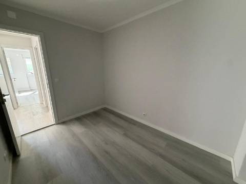 Apartamento T2 remodelado Benfica - Lisboa