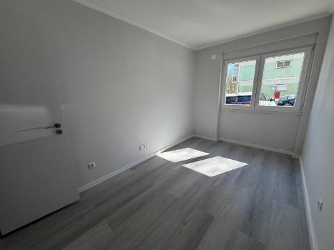 Apartamento T2 remodelado Benfica - Lisboa