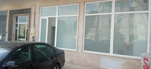 Loja com 2 pisos transformada em habitação - Laranjeiro