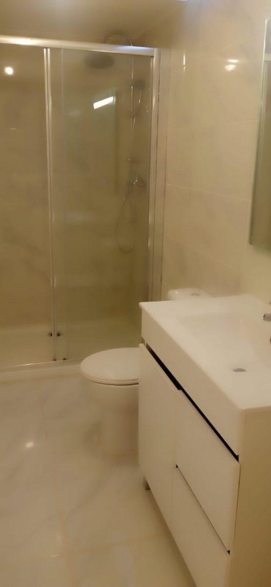 Loja com 2 pisos transformada em habitação - Laranjeiro