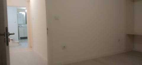 Loja com 2 pisos transformada em habitação - Laranjeiro