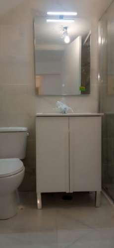 Loja com 2 pisos transformada em habitação - Laranjeiro