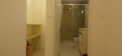 Loja com 2 pisos transformada em habitação - Laranjeiro