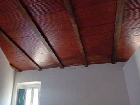 Moradia em banda R/C e primeiro andar