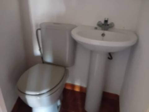 Moradia em banda R/C e primeiro andar