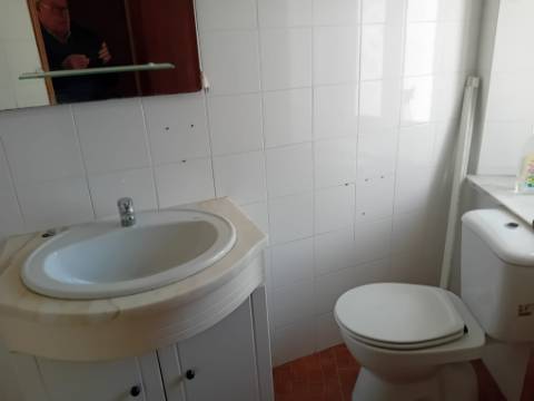 Moradia em banda R/C e primeiro andar