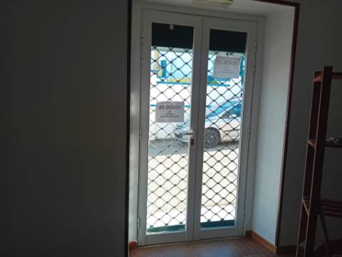 Moradia em banda R/C e primeiro andar