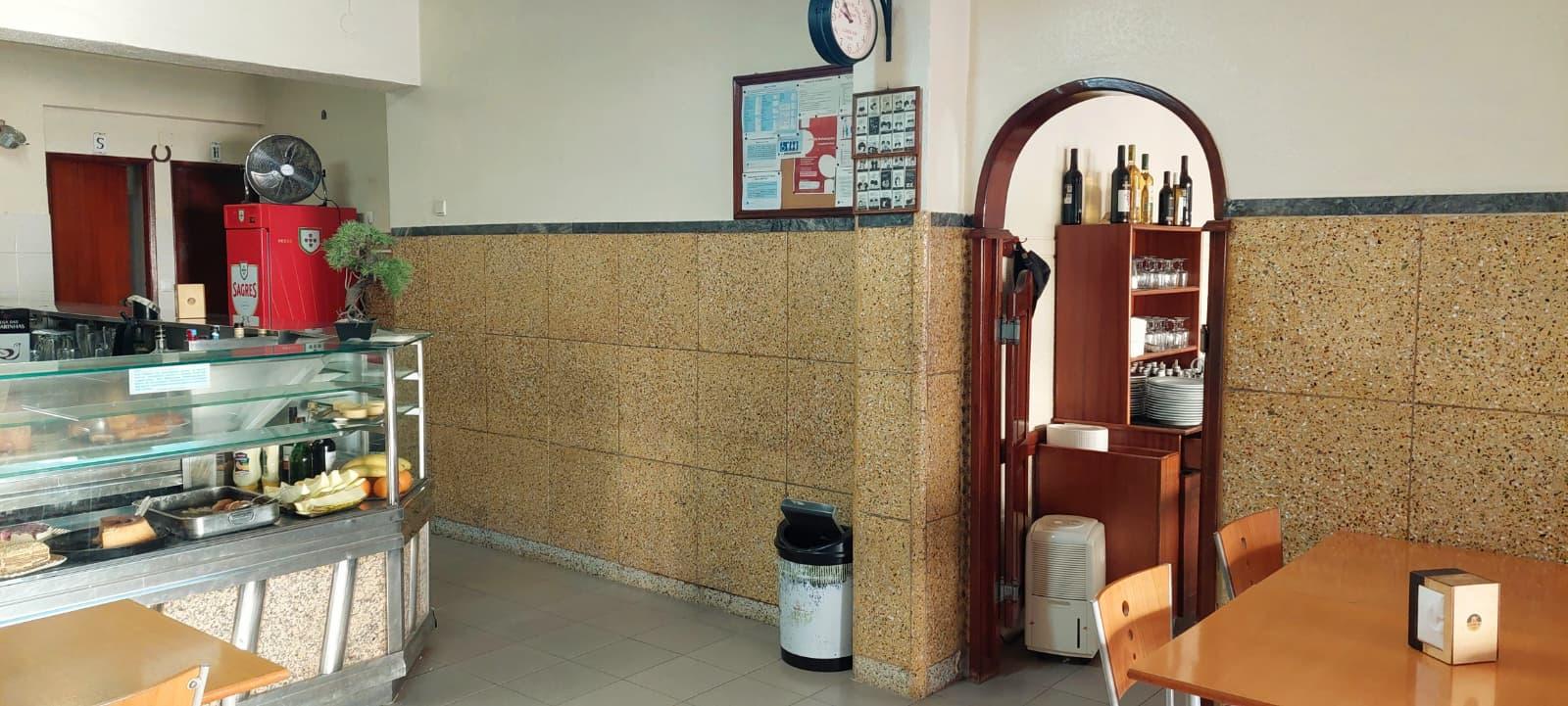 Café/Restaurante com História em Cavadas