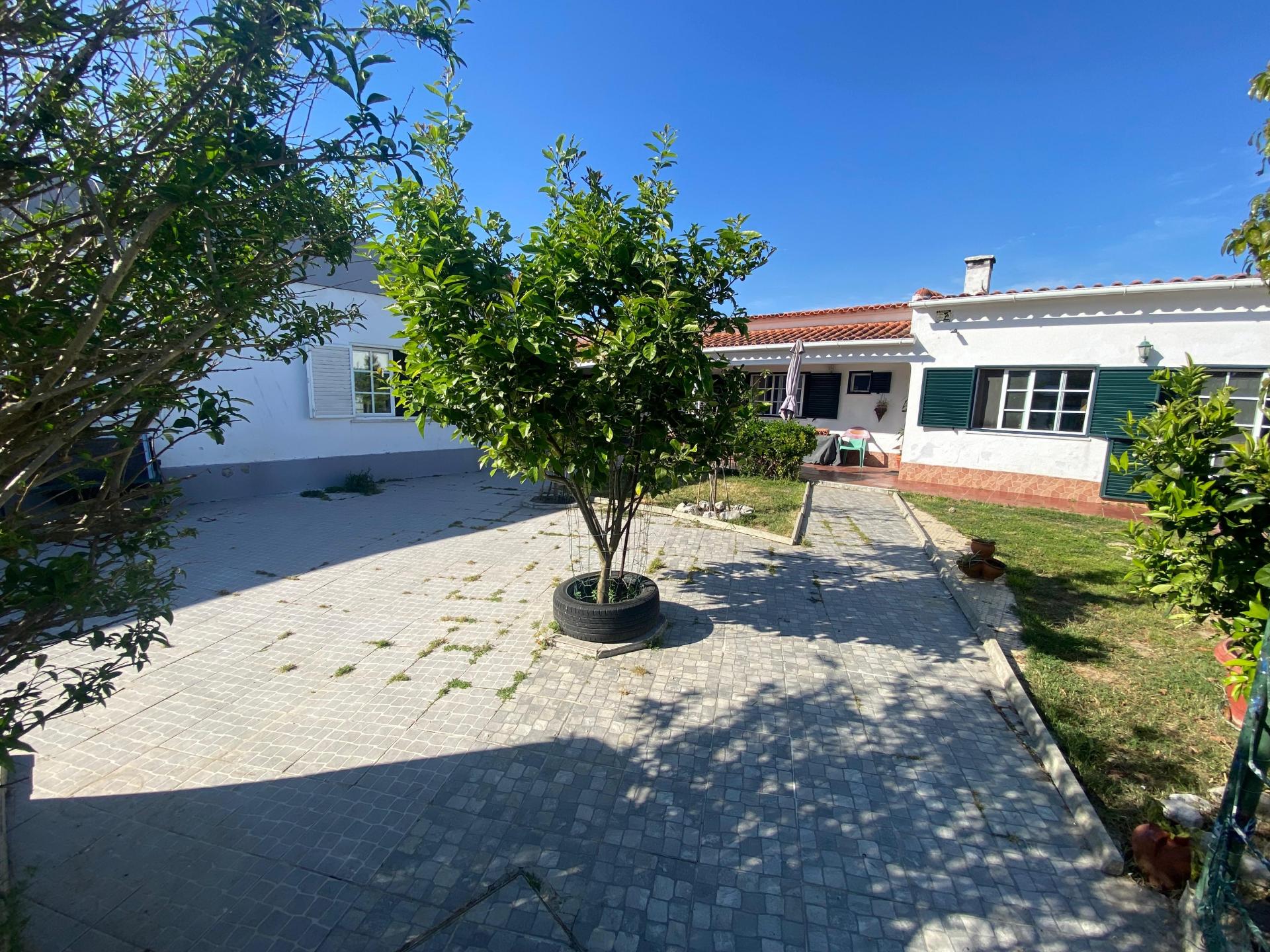 Terreno com duas moradias - Fernão Ferro | 380m²