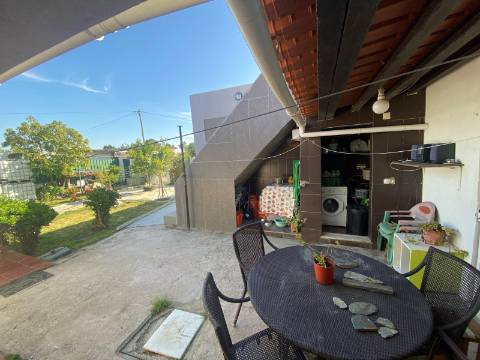Terreno com duas moradias - Fernão Ferro | 380m²