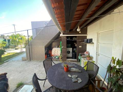 Terreno com duas moradias - Fernão Ferro | 380m²