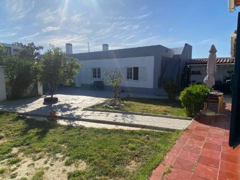Terreno com duas moradias - Fernão Ferro | 380m²