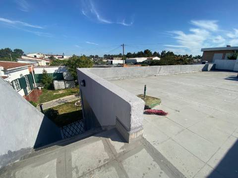 Terreno com duas moradias - Fernão Ferro | 380m²
