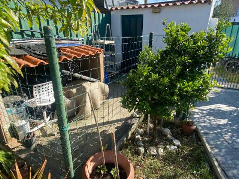 Terreno com duas moradias - Fernão Ferro | 380m²