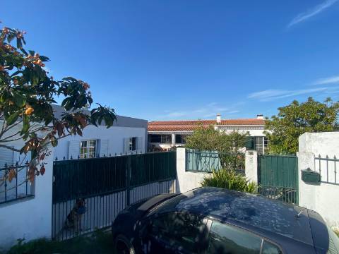 Terreno com duas moradias - Fernão Ferro | 380m²