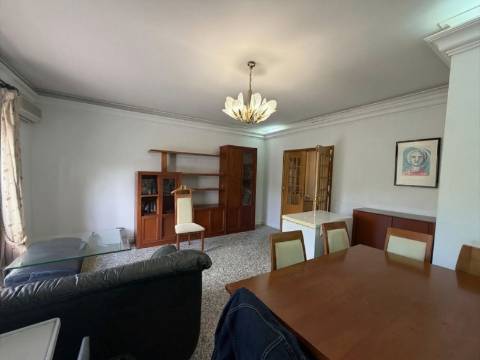 Apartamento T3 com Suíte, Varanda, Garagem e Arrecadação | Cruz de Pau - Amora