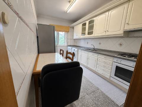 Apartamento T3 com Suíte, Varanda, Garagem e Arrecadação | Cruz de Pau - Amora