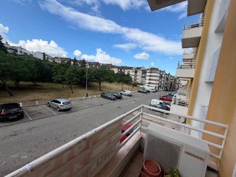 Apartamento T3 com Suíte, Varanda, Garagem e Arrecadação | Cruz de Pau - Amora