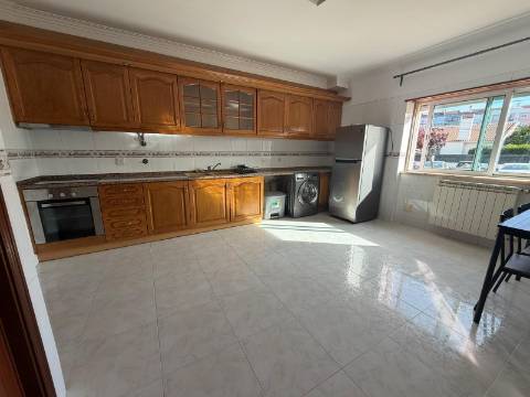 Apartamento T0 na Quinta da Courela - Conforto, Tranquilidade e Excelente Localização!