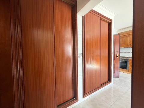 Apartamento T0 na Quinta da Courela - Conforto, Tranquilidade e Excelente Localização!