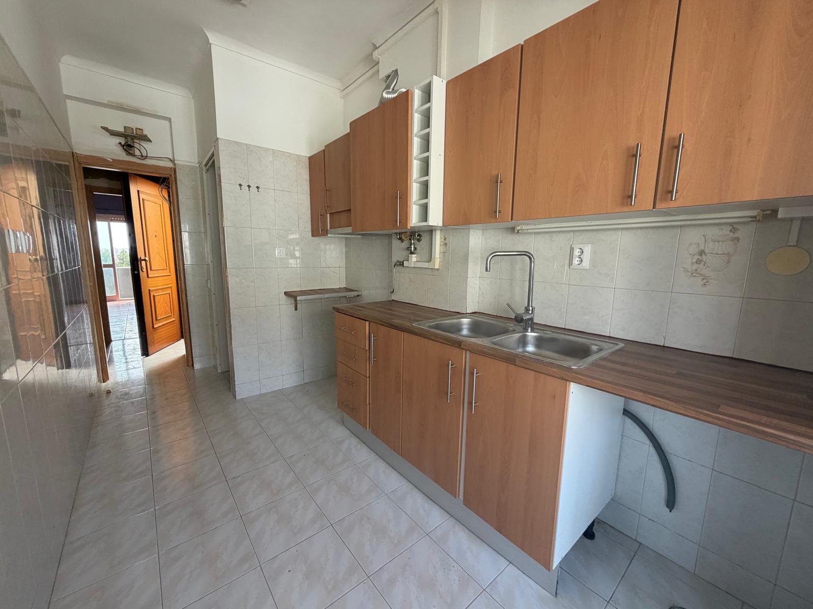 Apartamento T3 + 1 para recuperação | Quinta Manuel André -Seixal
