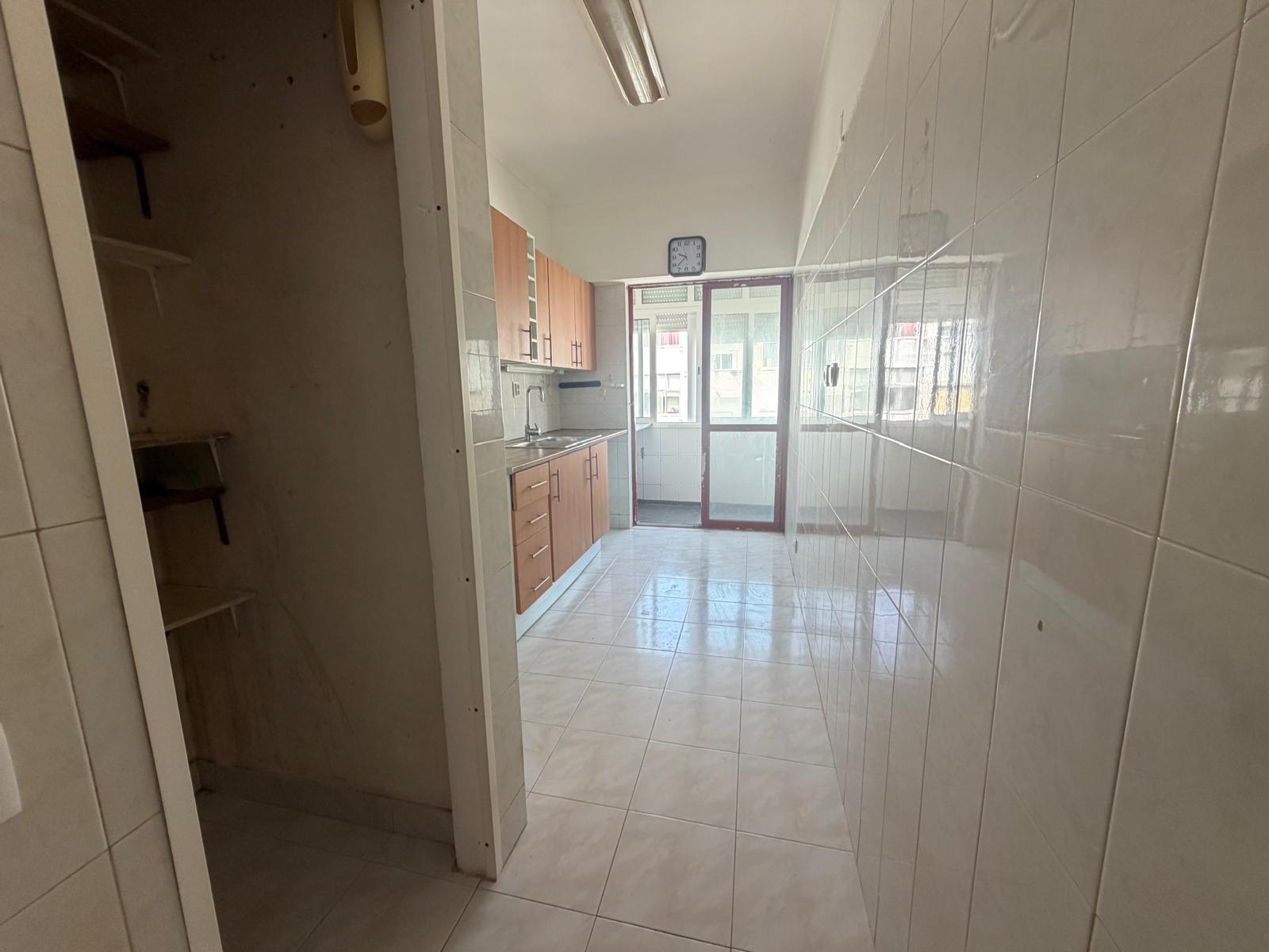 Apartamento T3 + 1 para recuperação | Quinta Manuel André -Seixal