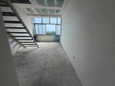 Apartamento T3 + 1 para recuperação | Quinta Manuel André -Seixal